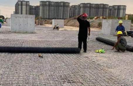 昌平土工格栅铺设前地基要怎么处理?